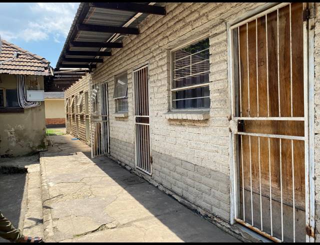 20 BEDROOM HOUSE FOR SALE IN VEREENIGING CENTRAL